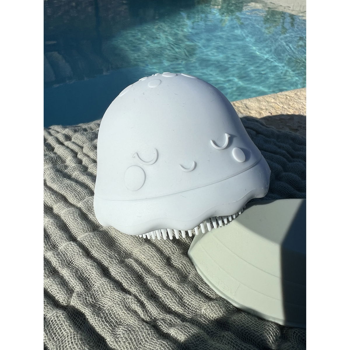 petit trucpetit truc   2in1 Babybürste Mila die Qualle ice