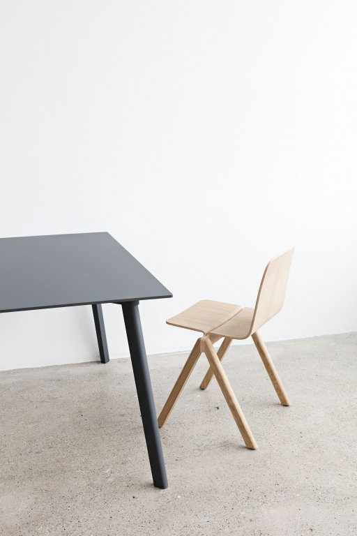 Hay CPH Deux 210 tafel 200x75 met wit beuken onderstel parelwit