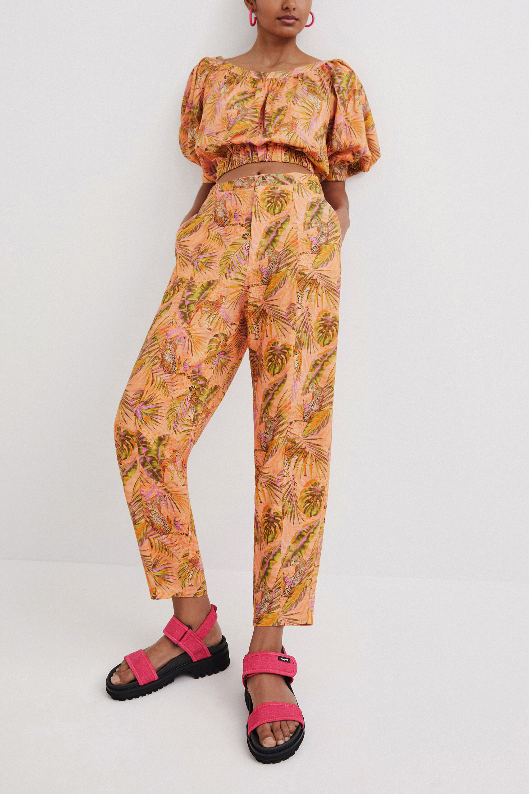 Blouse courte tropicale