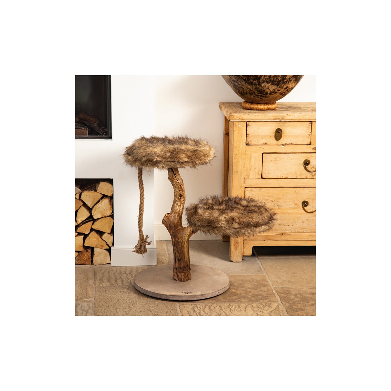 Designed by Lotte DBL Kratzbaum Aviva Holz