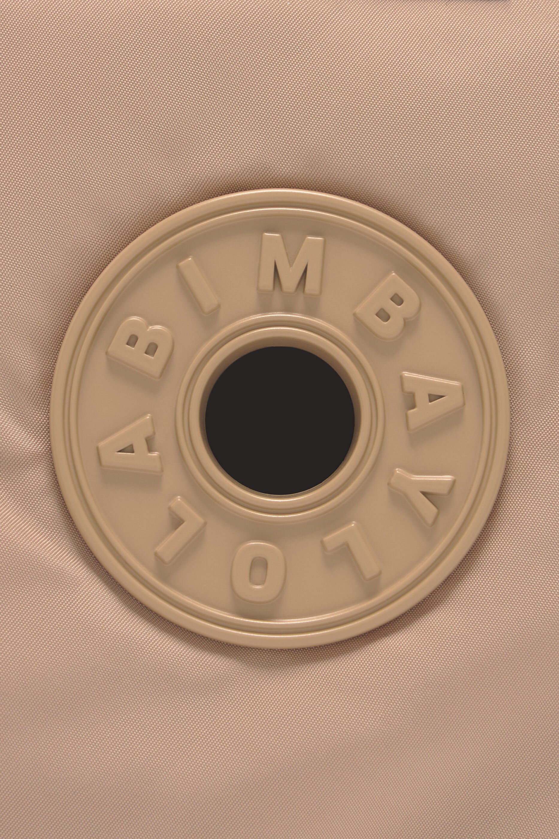 Bolsa de ombro média em nylon cor camelo
