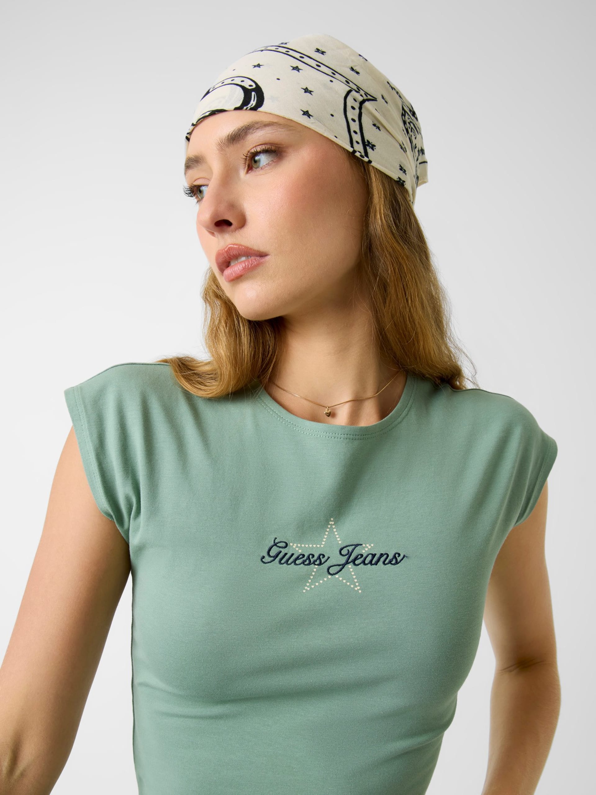 Camiseta com strass
