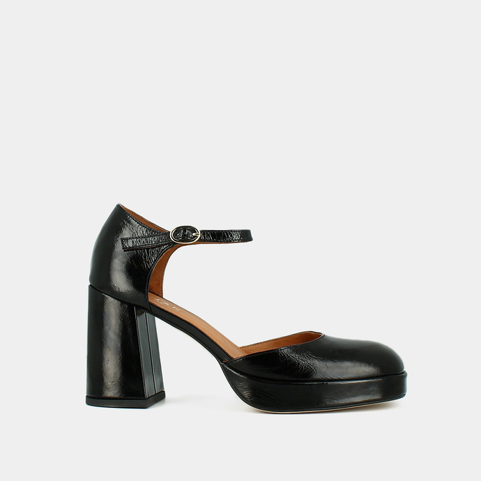 Babies à talons et bouts carrés  en cuir brillant noir