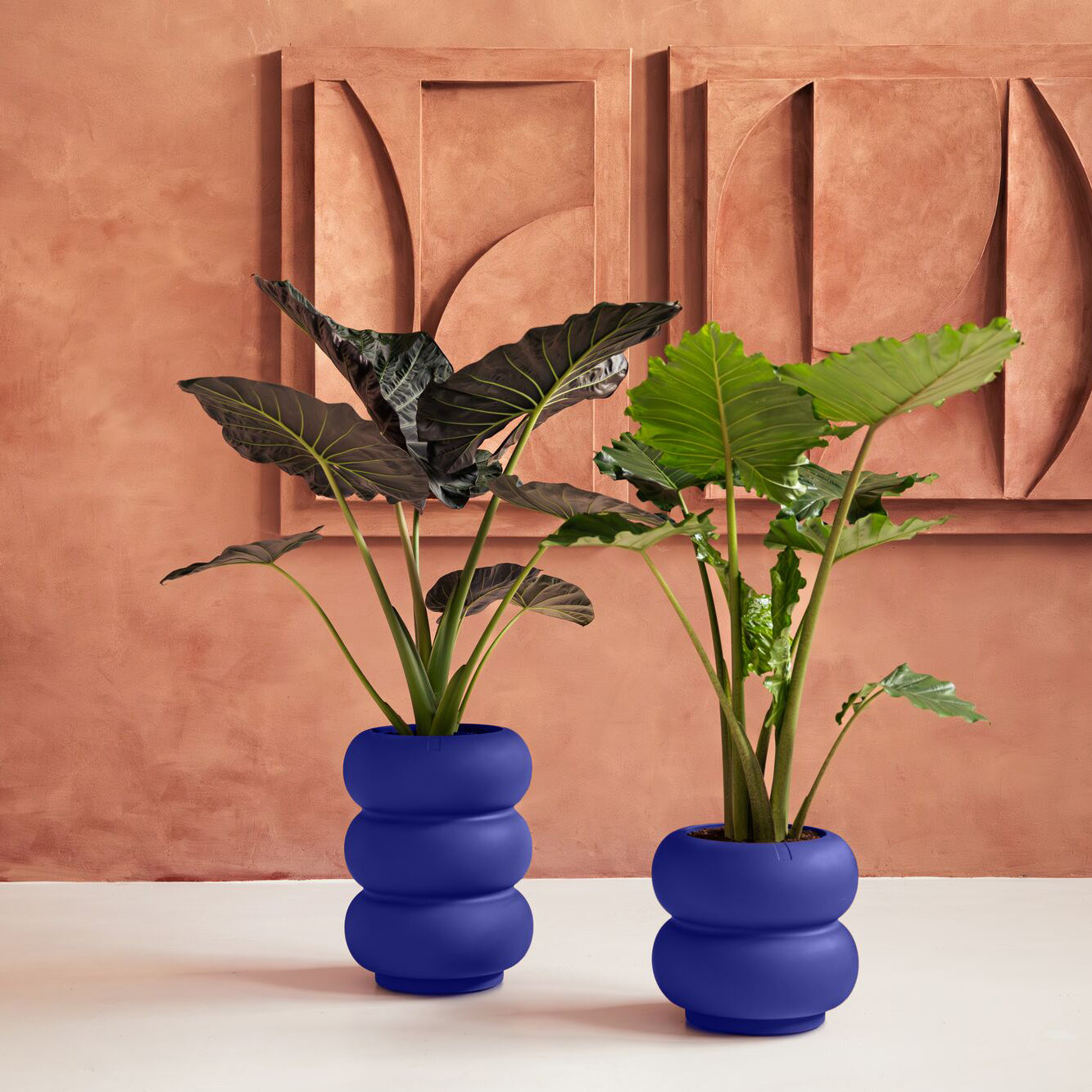 Elho Amber Roll Low 43 - Royal blue - Ã 43 x H 40 cm - Binnen en Buiten - 100% gerecycled kunststof