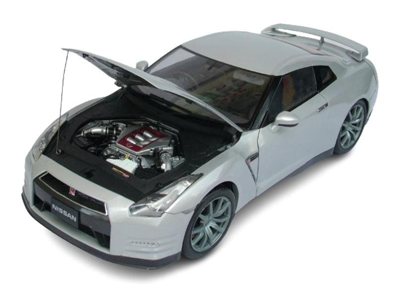 IXO Models Bausatz Nissan GT-R 1:8 Detailgetreuer Standmodellbausatz im Massstab 1:8