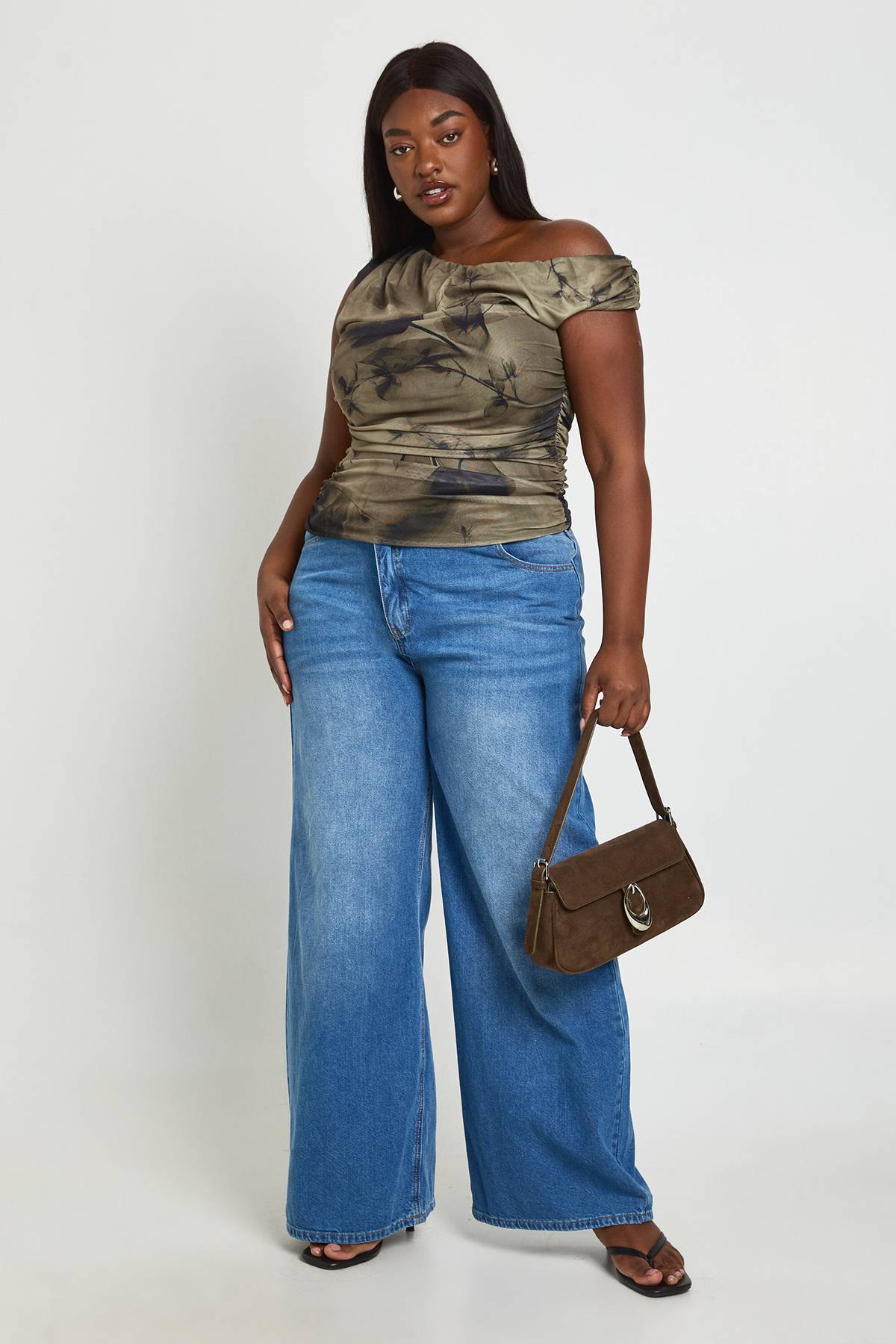 boohoo Haut Asymétrique Froncé Imprimé Grande Taille
