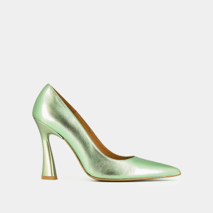 Escarpins à talons hauts et bouts pointus  en cuir métallisé vert clair