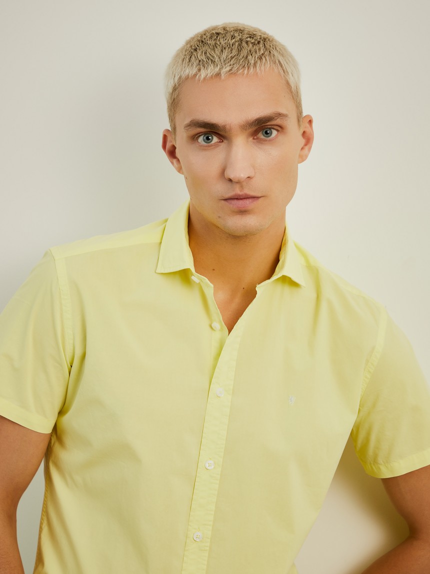 Camisa slim fit de manga curta