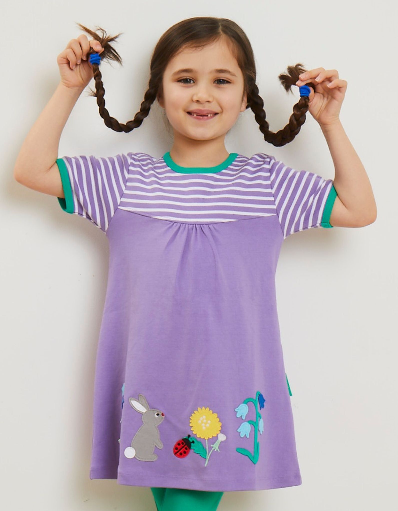 Toby Tiger Kurzärmeliges Kleid mit Frühlingsapplikation