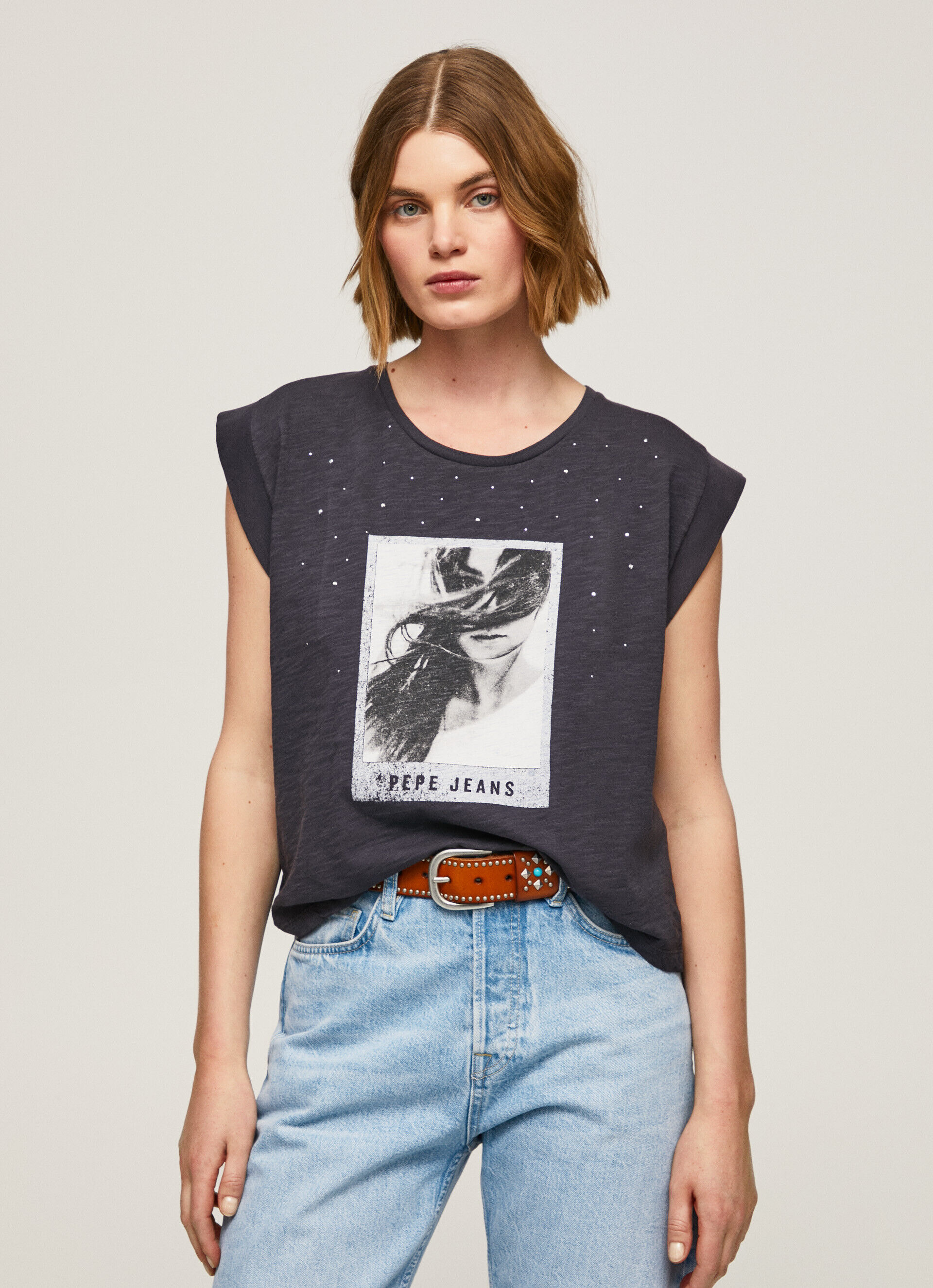 CAMISETA COM ESTAMPA FOTOGRÁFICA - preta lavada