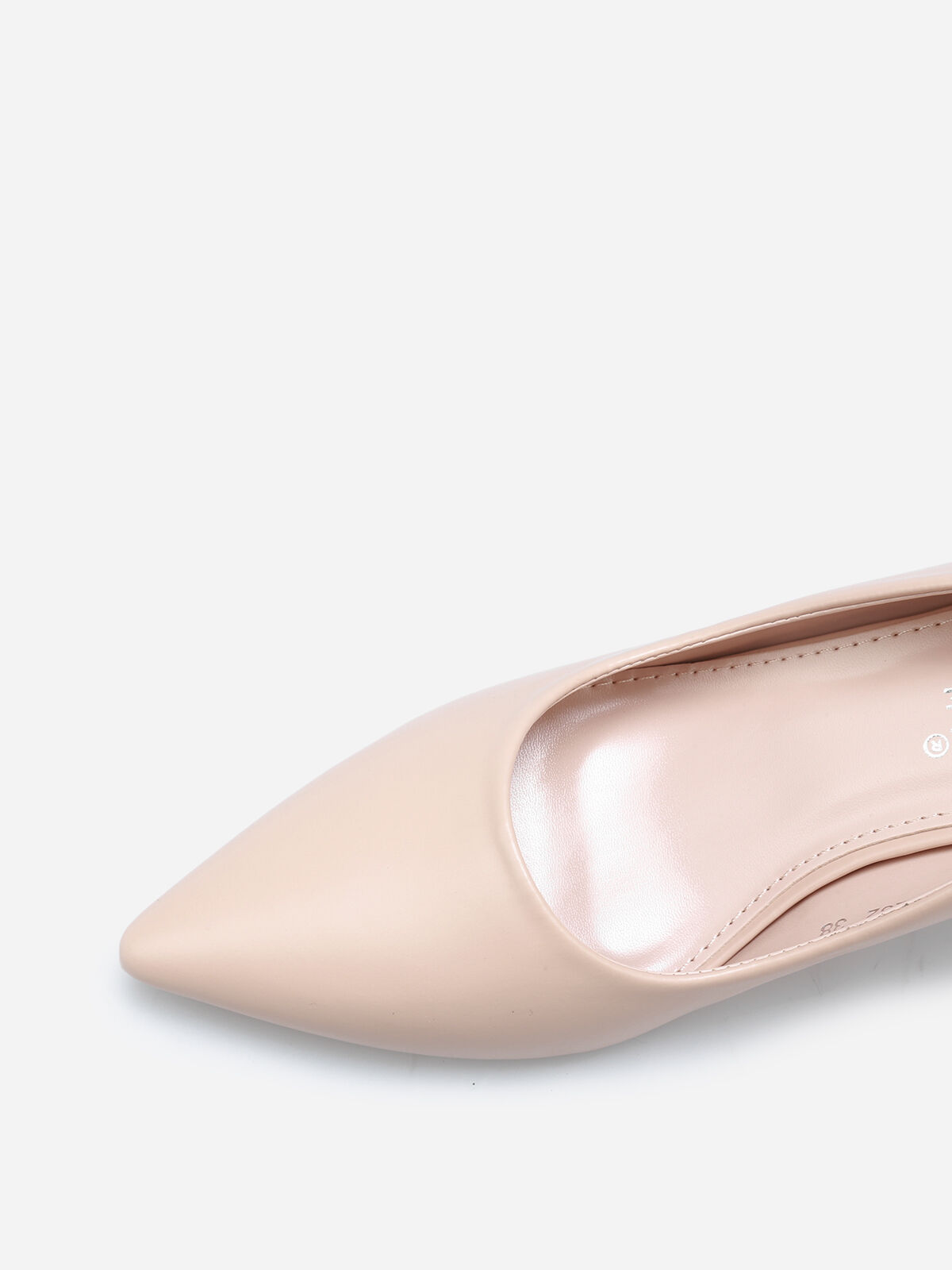Escarpins pointus à talon fin- Nude