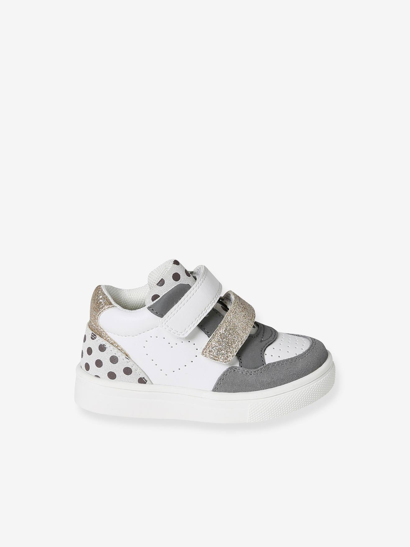 Tênis branco para bebê com fecho de velcro