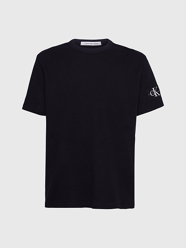 Camiseta de algodão com textura alveolar e modelagem slim, com brasão.