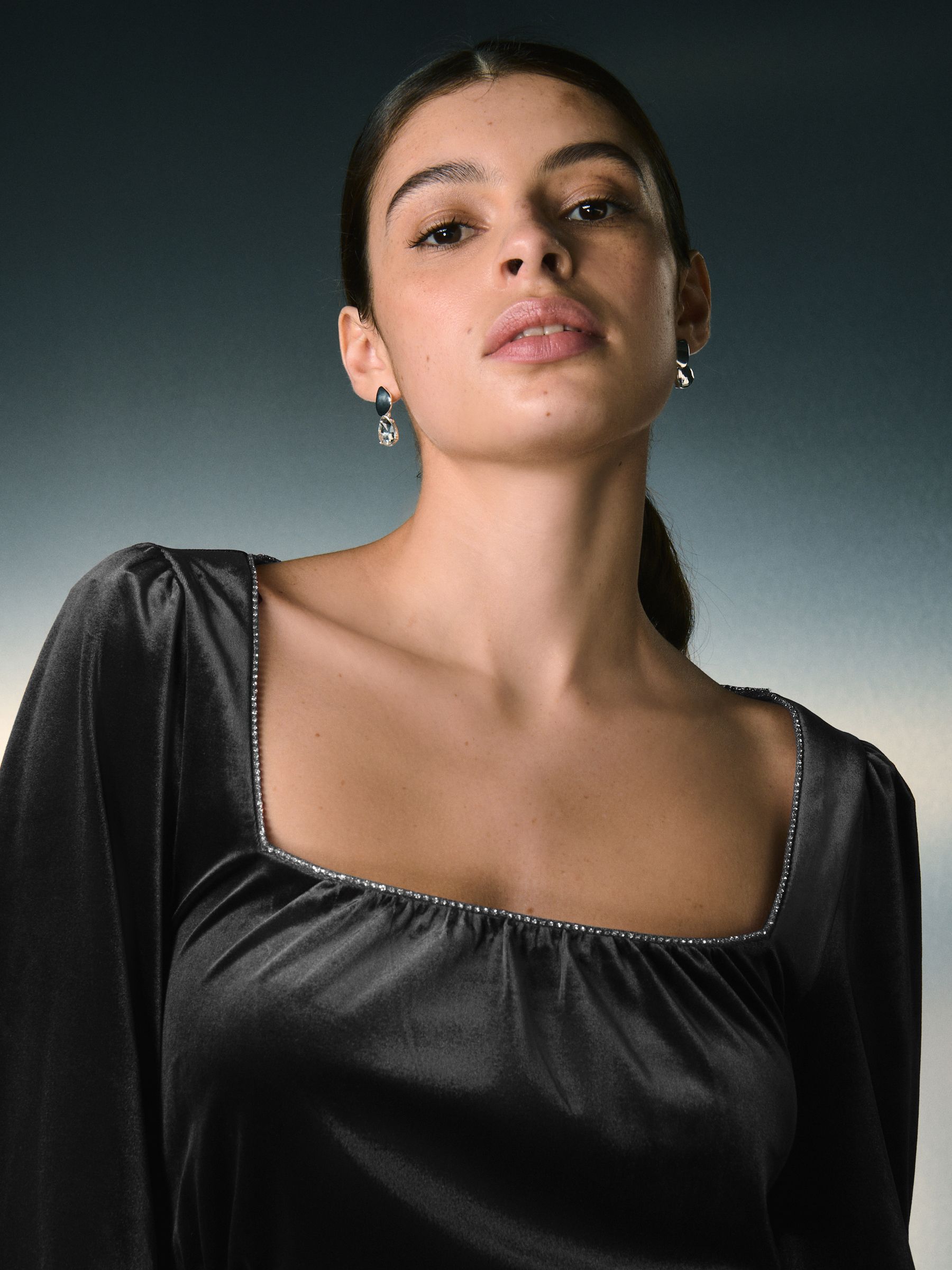 Zwart - Embellished Neckline Velvet Long Sleeve Mini Dress