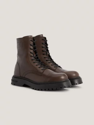 Botas de cano médio com cadarço e logo em relevo