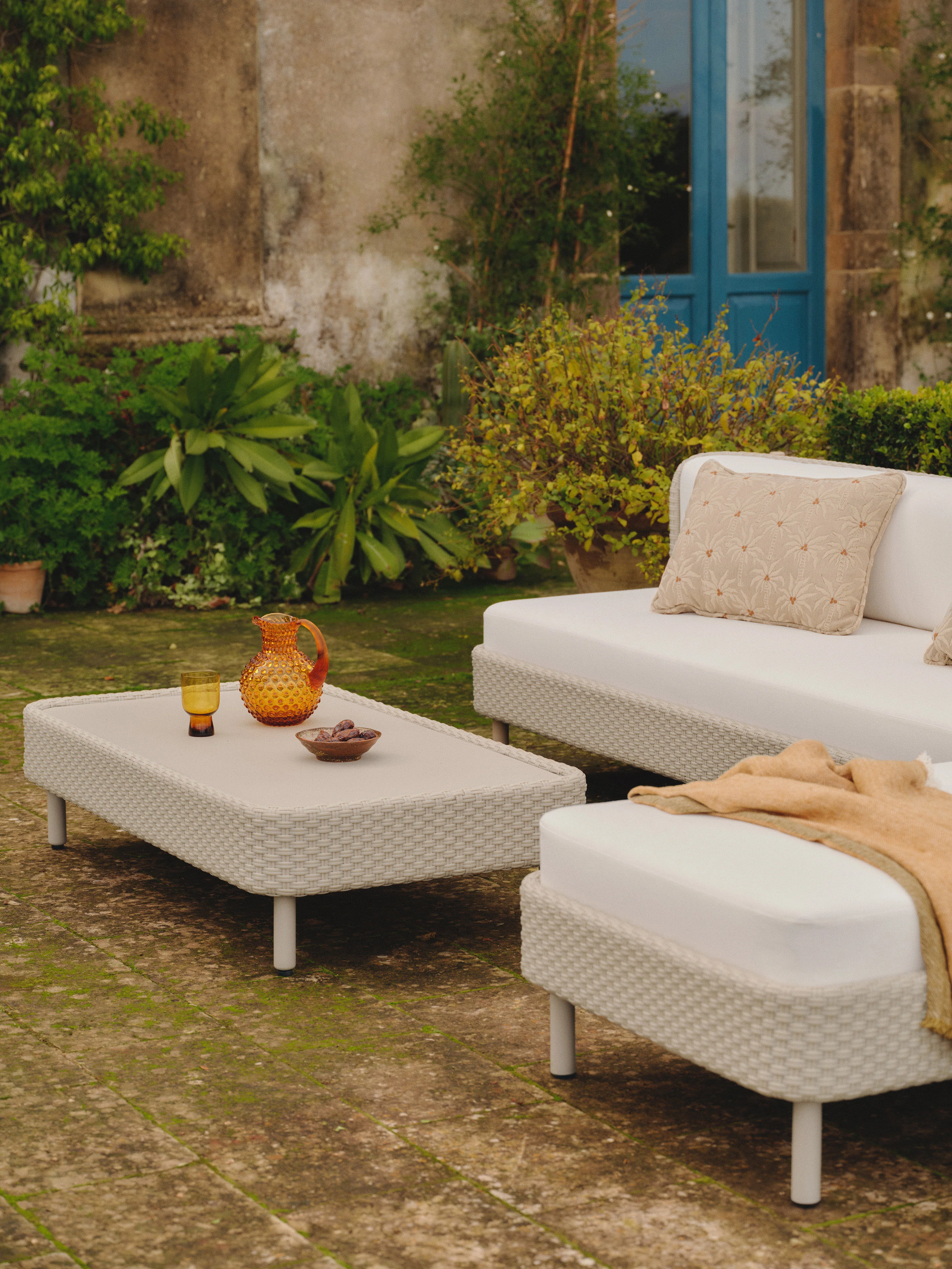 Tuintafel Hani met beschermhoes