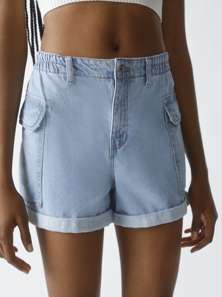 Shorts cargo em denim - Azul claro