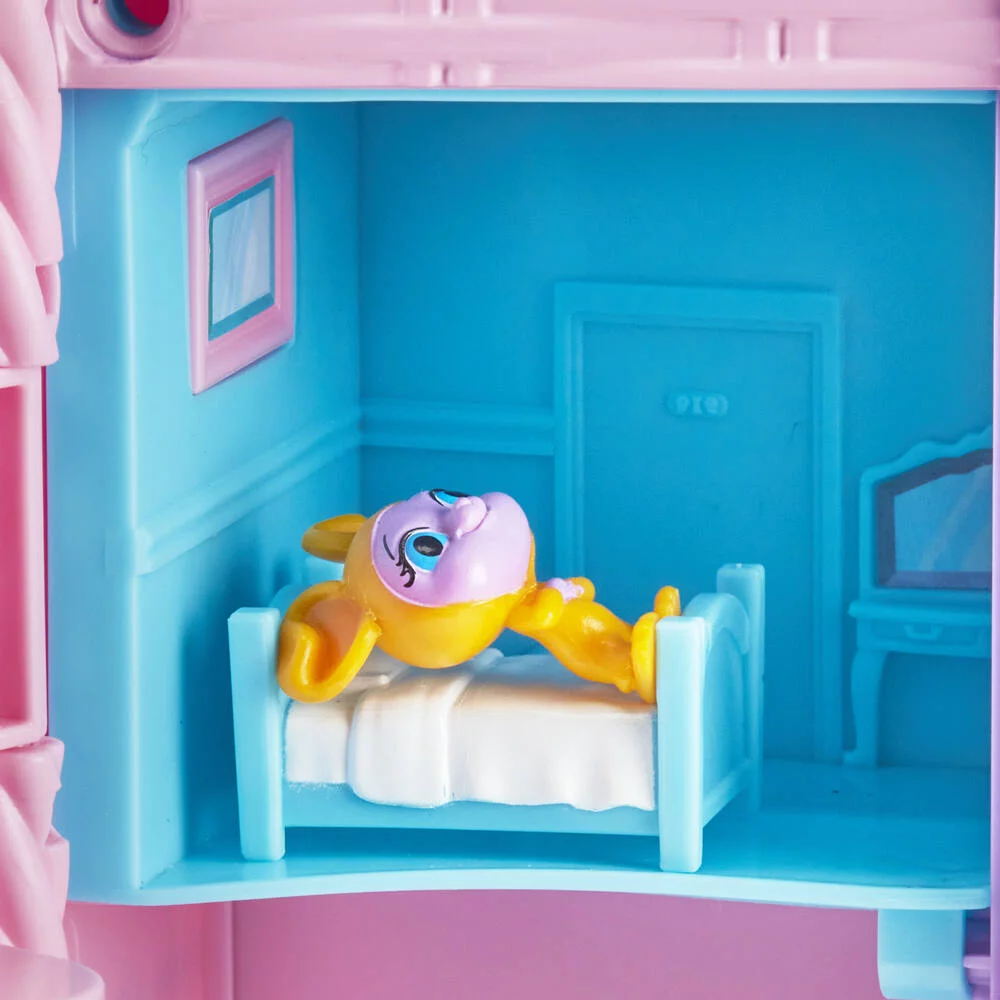 MOUSE IN THE HOUSE - HOTEL DE MILLIE