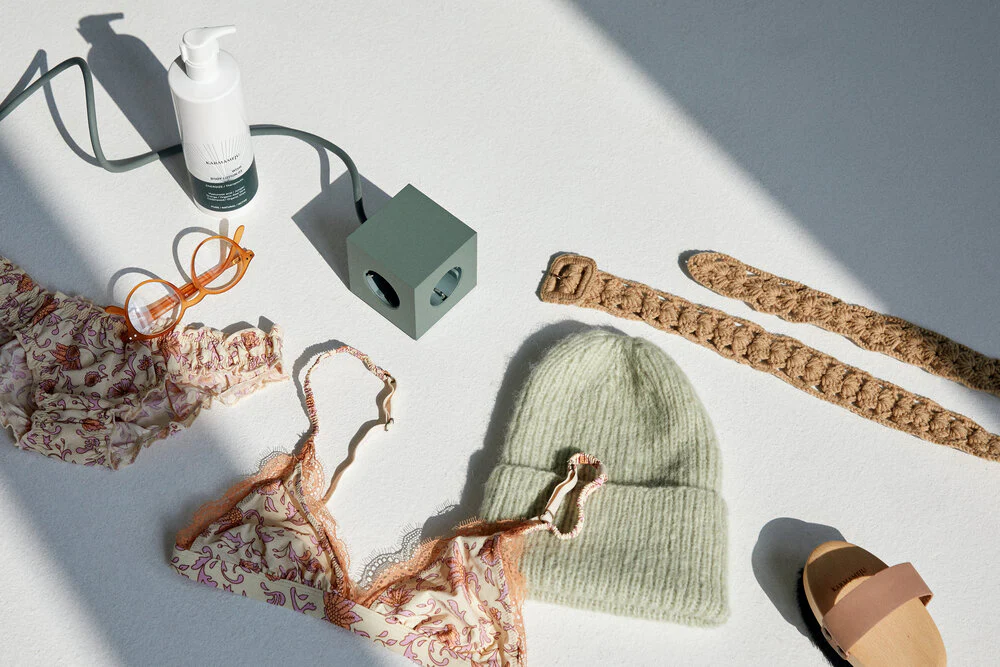AVOLT  Square, USB & magnet Stikdåse - Oak Green