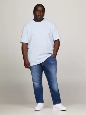 Camiseta com logo metálico nas costas