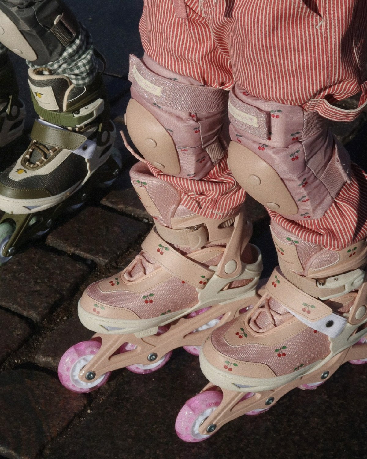 Rulleskøyter Barn m/ Lys i hjulene – 6 Justerbare Størrelser | Light Up Roller Skates