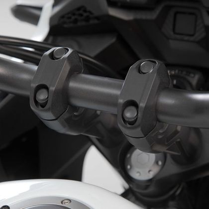 Pontet de guidon SW-MOTECH 20 MM DIAMETRE 28 Universel - Noir