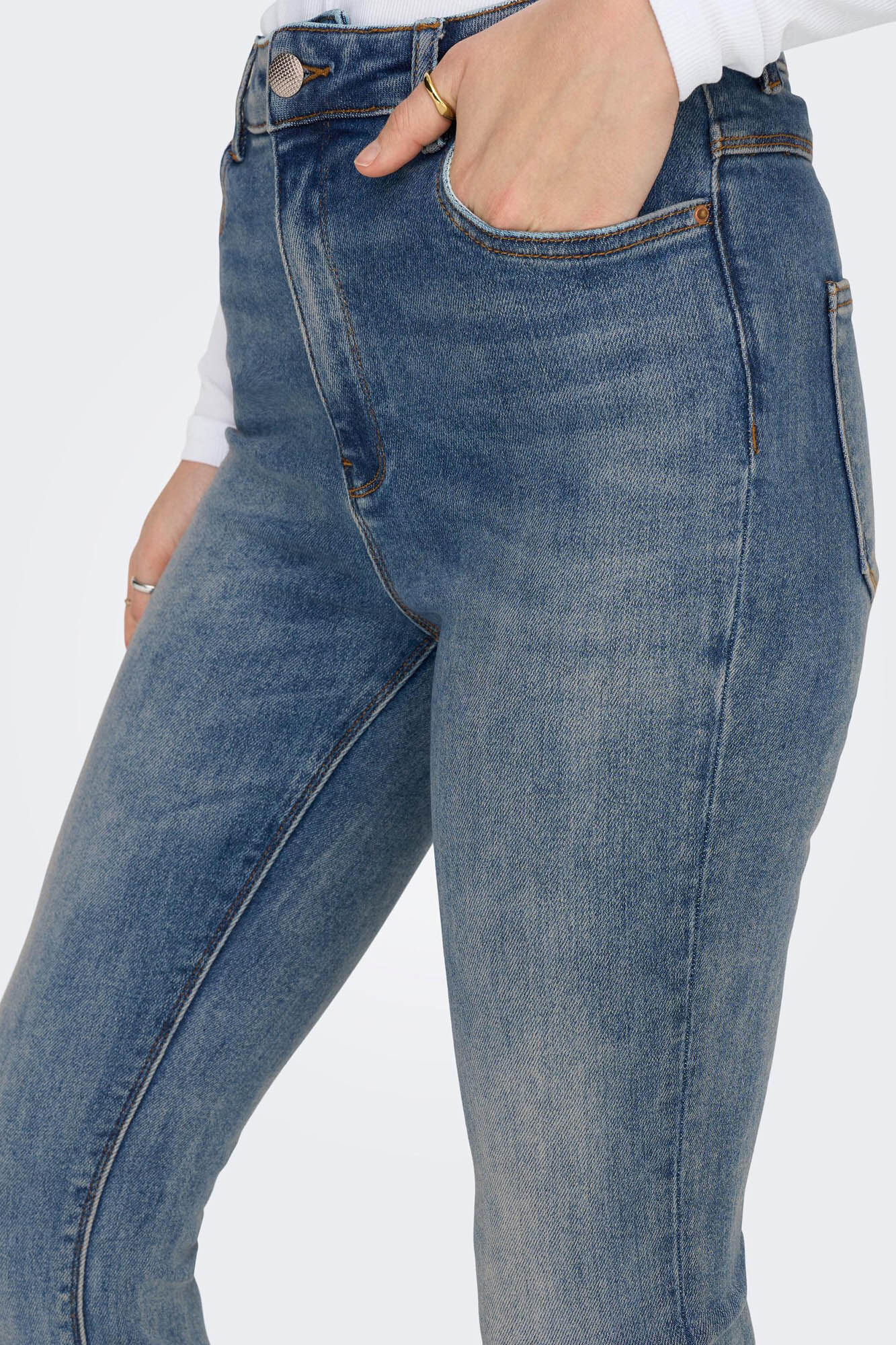 Calças jeans boca de sino de cintura alta