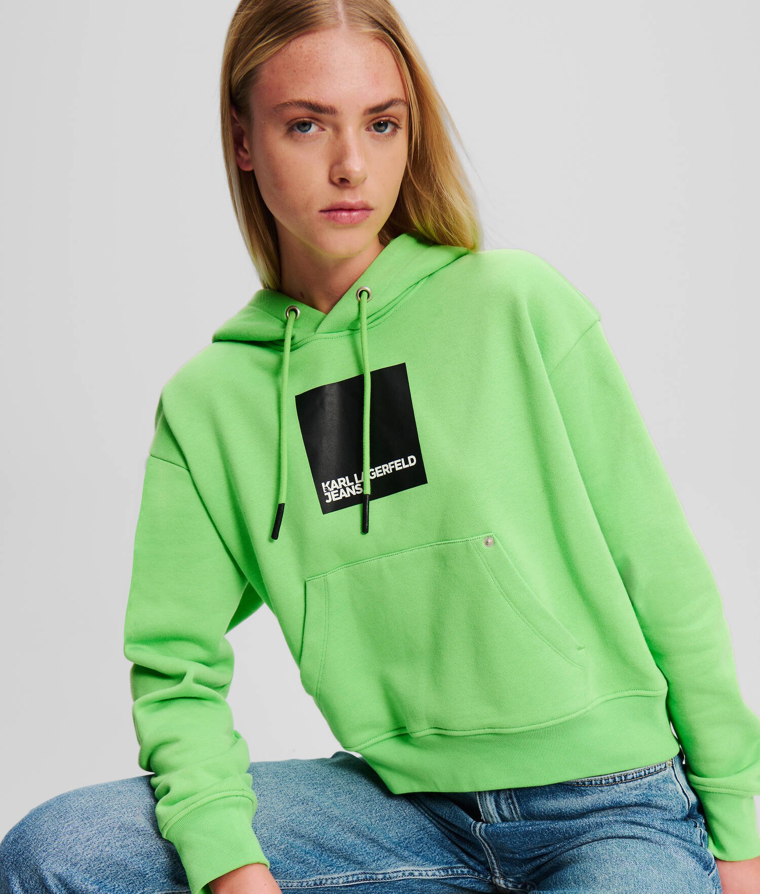SWEAT À CAPUCHE AVEC LOGO KLJ ENCADRÉ