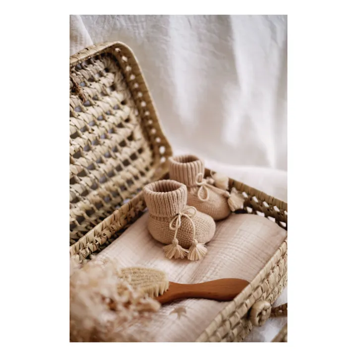 Gentil Coquelicot Chaussons en tricot et pochon brodé | Beige