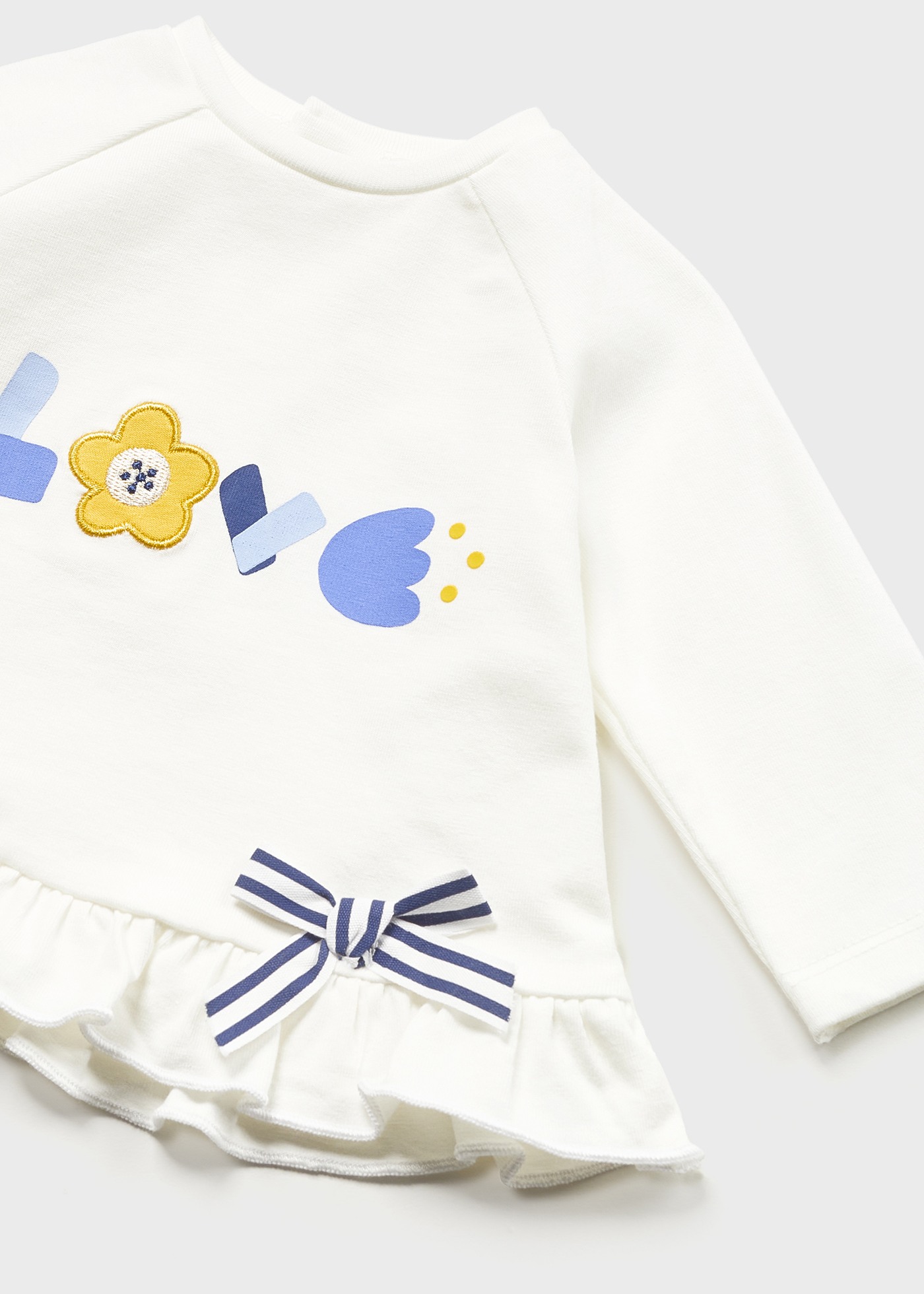 Conjunto de 4 peças em algodão sustentável para recém-nascidos.
