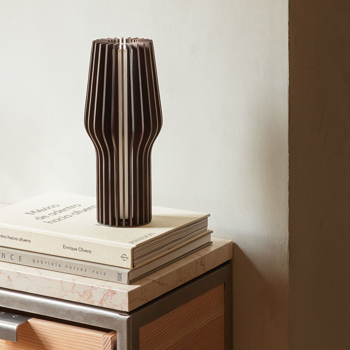 Radiant lampe, røkt eik