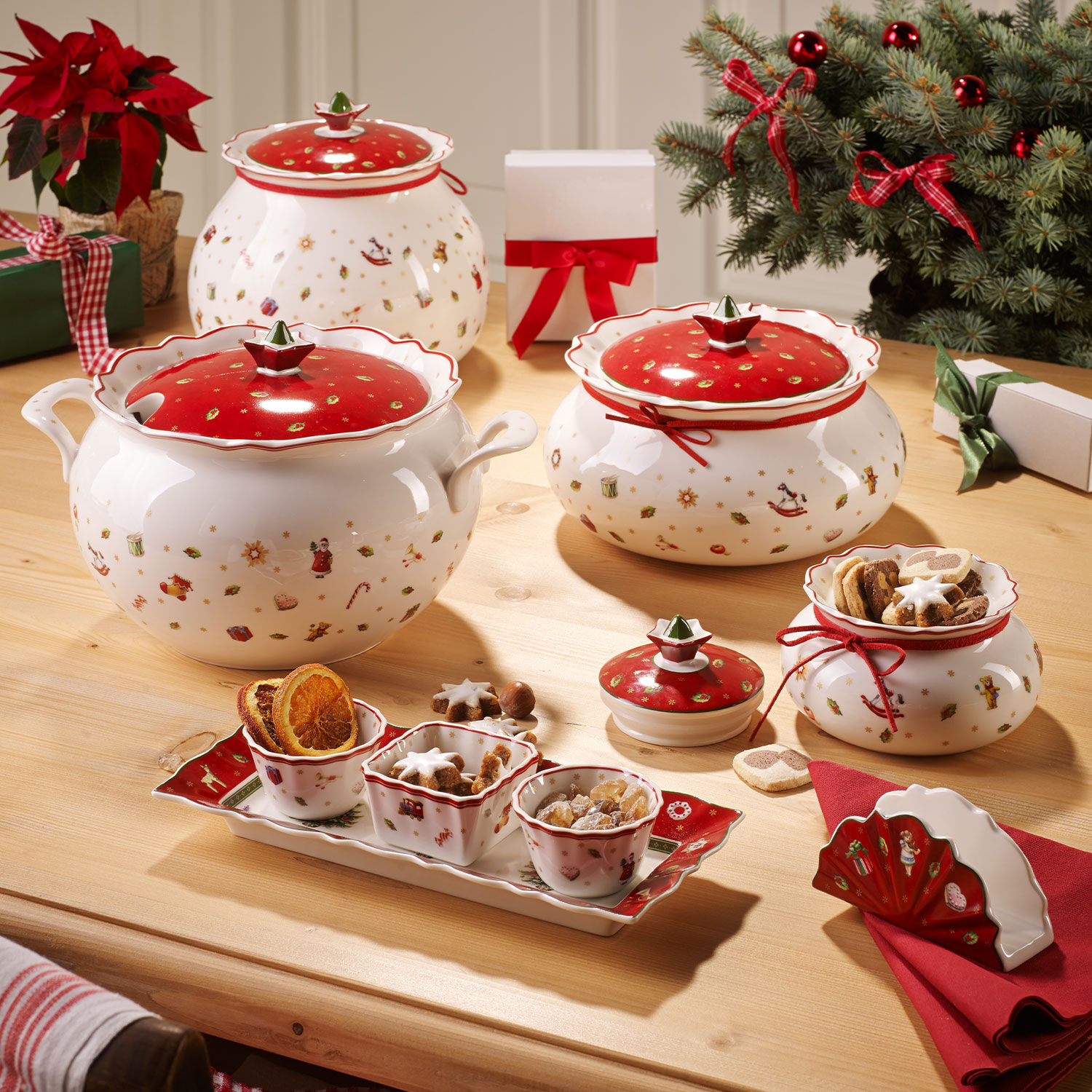 Toy's Delight Tureen Red, 111.6 oz, Premium Porcelain