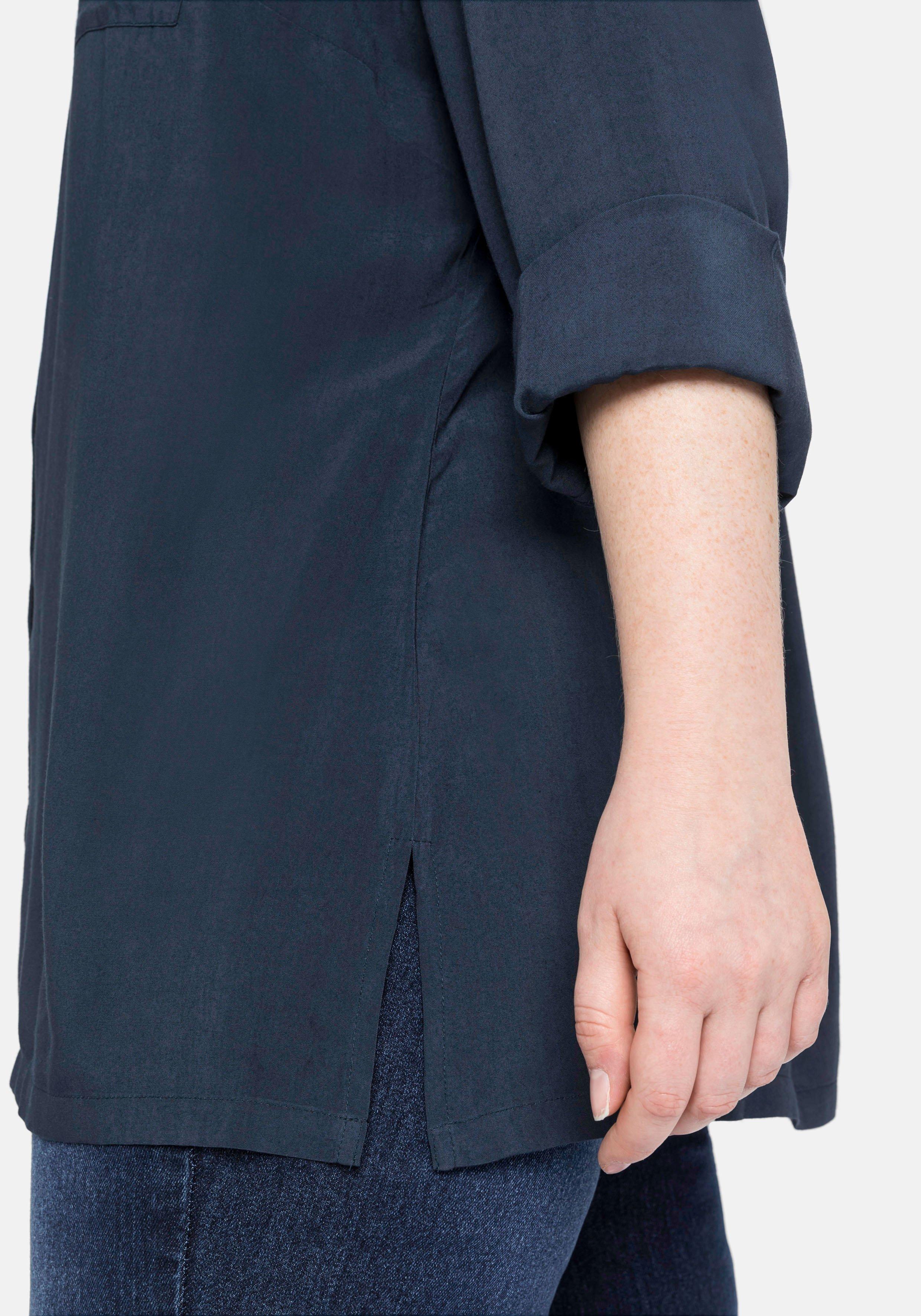 Bluse mit V-Ausschnitt und Brusttaschen