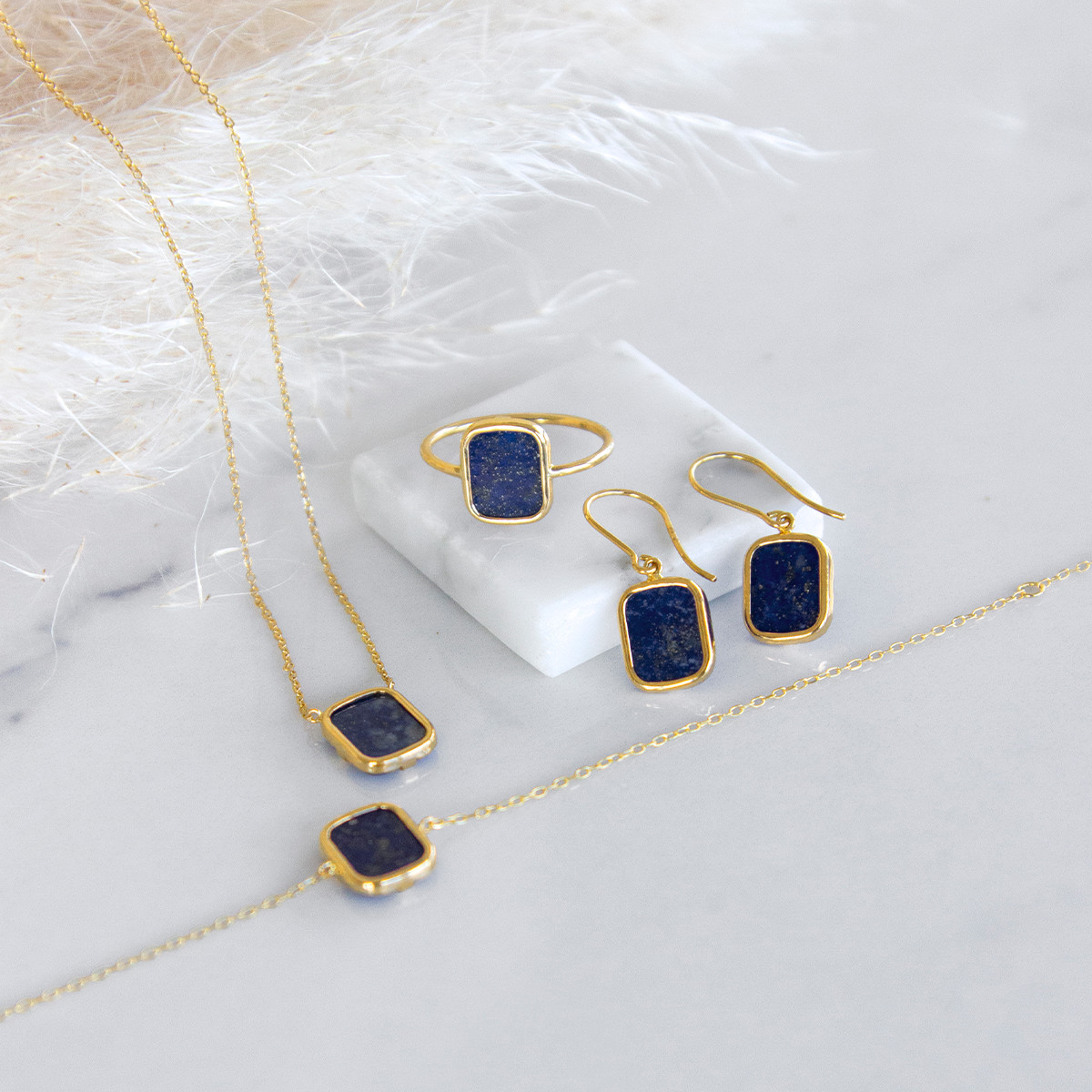 Collier or 750 jaune lapis lazuli rectangulaire 45 cm