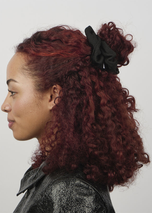 Sui Ava Ea Zig-Zag Scrunchie Black