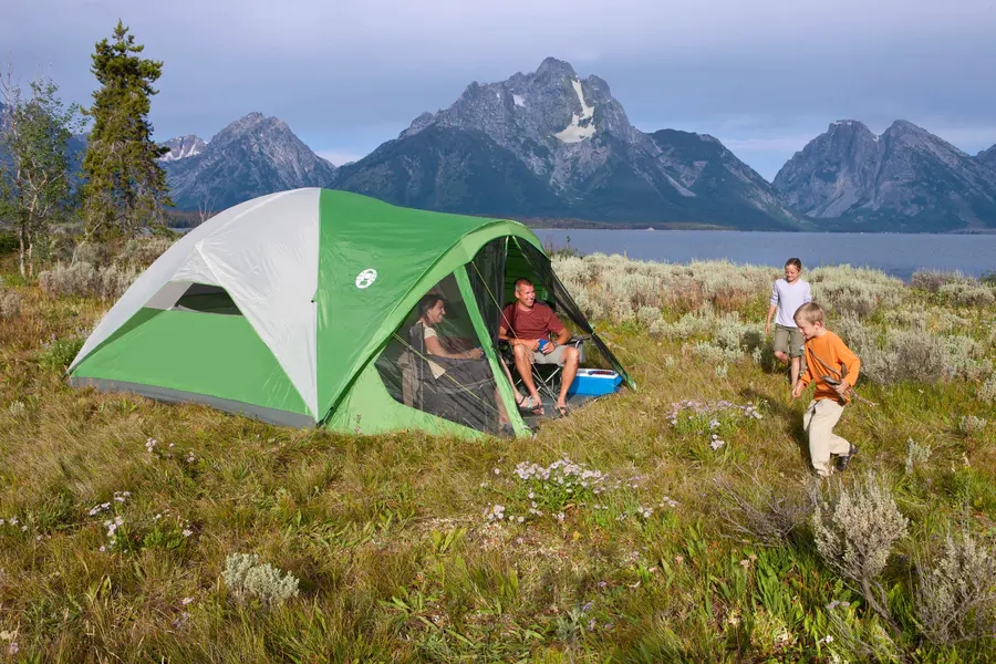 Evanston&trade; Screened 8 Tent