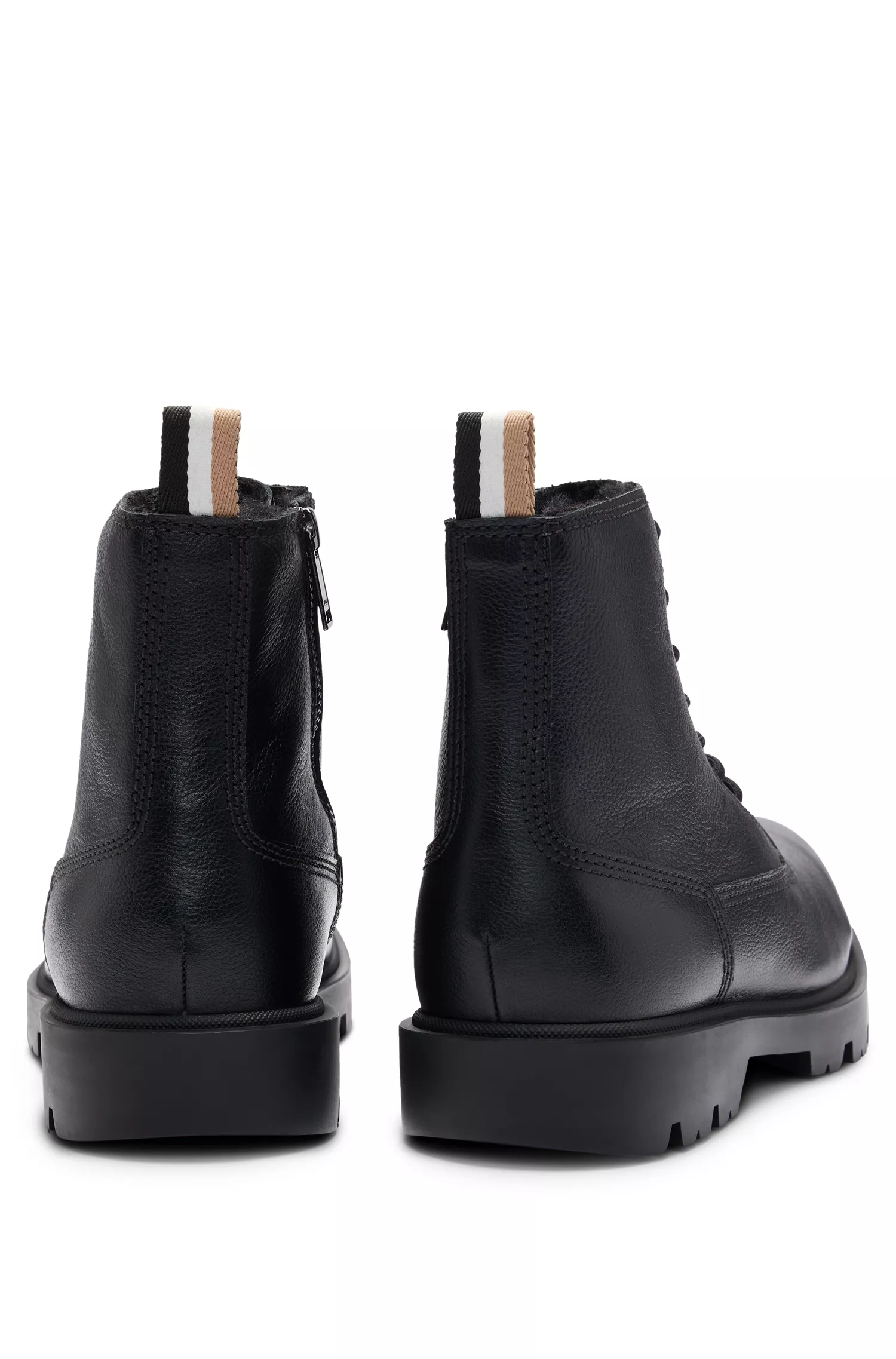 Botas BOSS Black-Half em couro granulado com fita listrada exclusiva.
