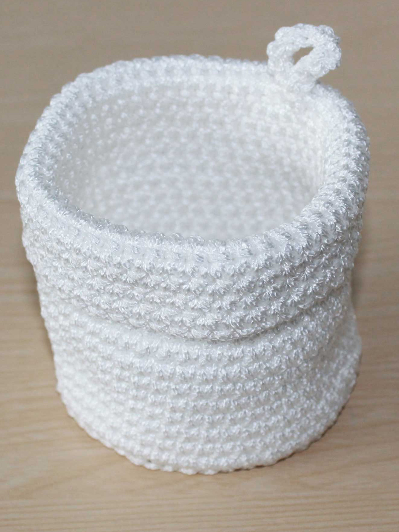 Petit panier rond en maille crochet