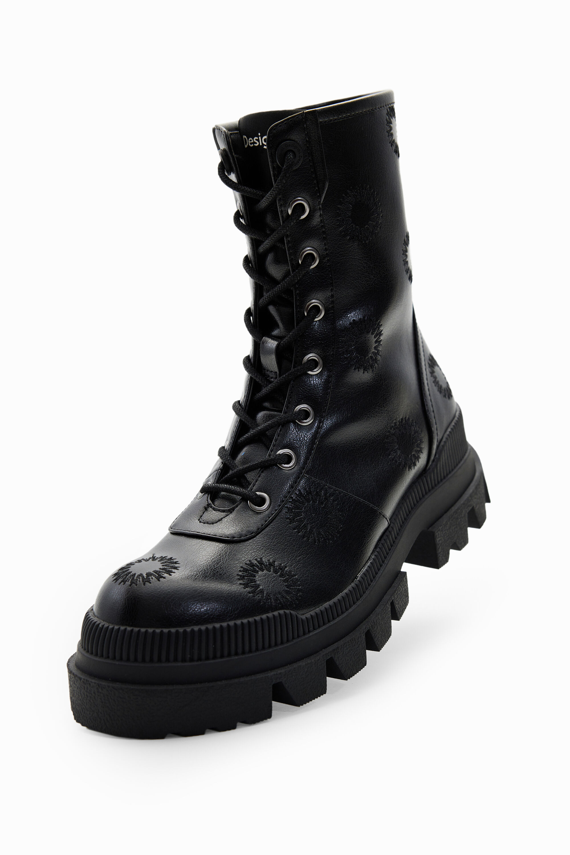 Botas de treino bordadas