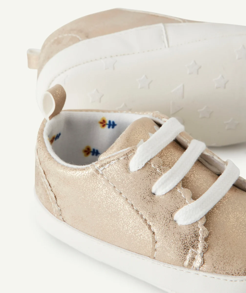baskets bébé fille couleur dorée avec animation lacets