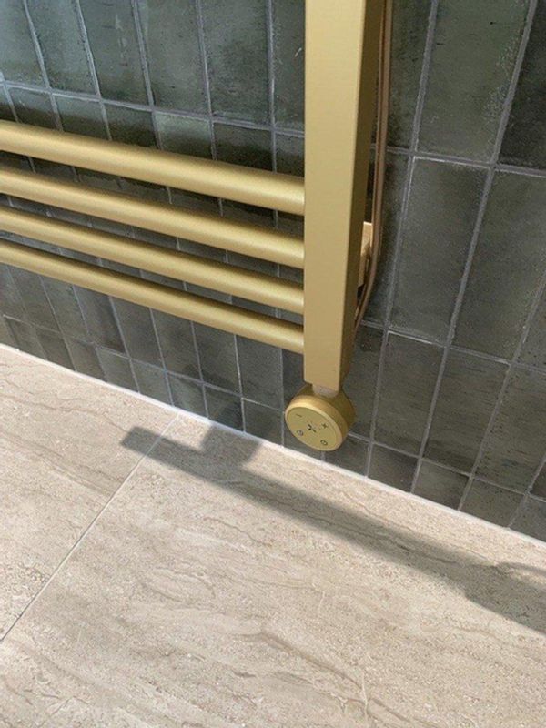 Crosswater MPRO Elektrische Handdoekradiator - Geborsteld Messing - 600 Watt