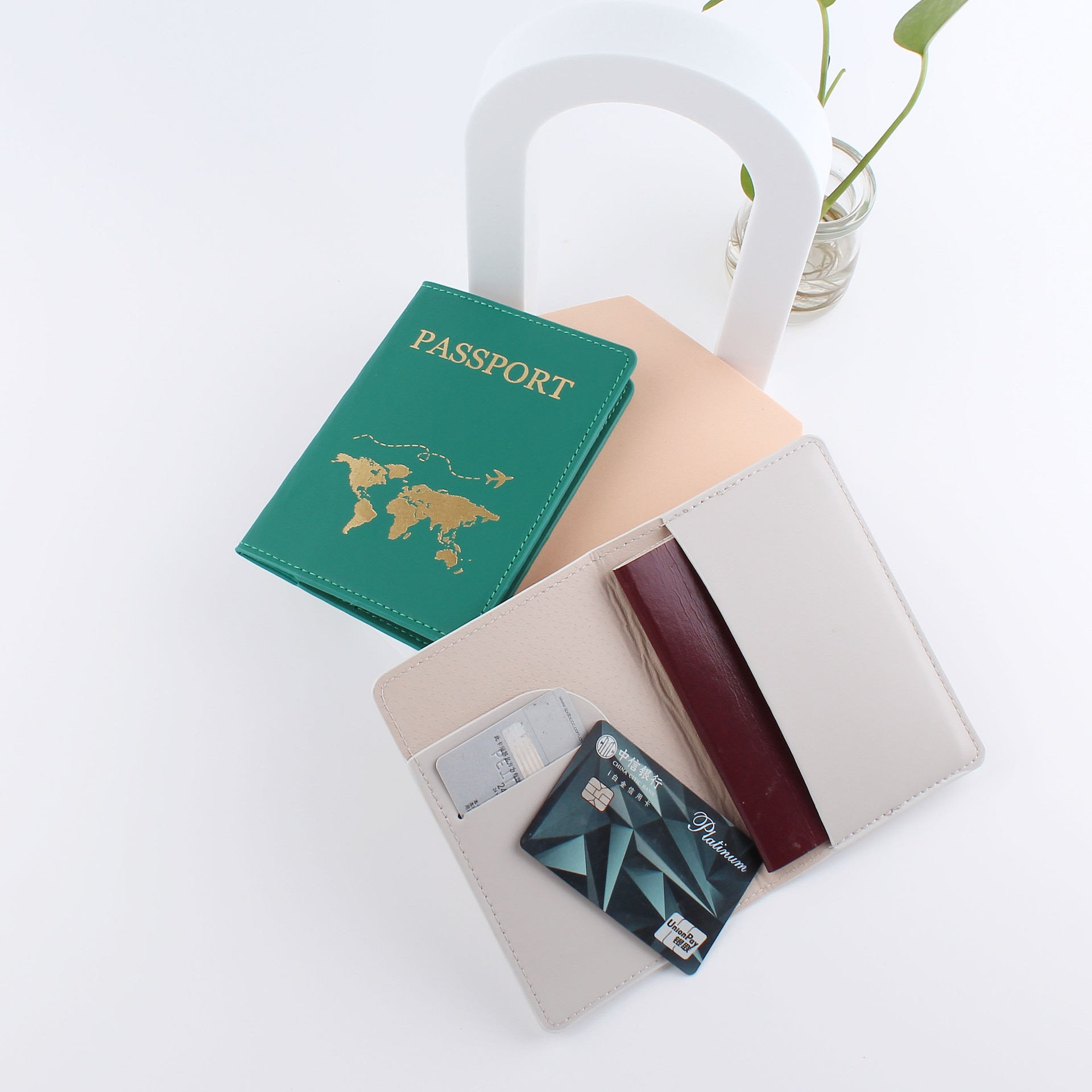 Reisepass Leder Schutzhülle mit Visitenkartenfach - Beige / Gold