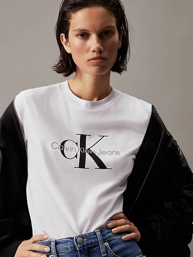 Camiseta com monograma