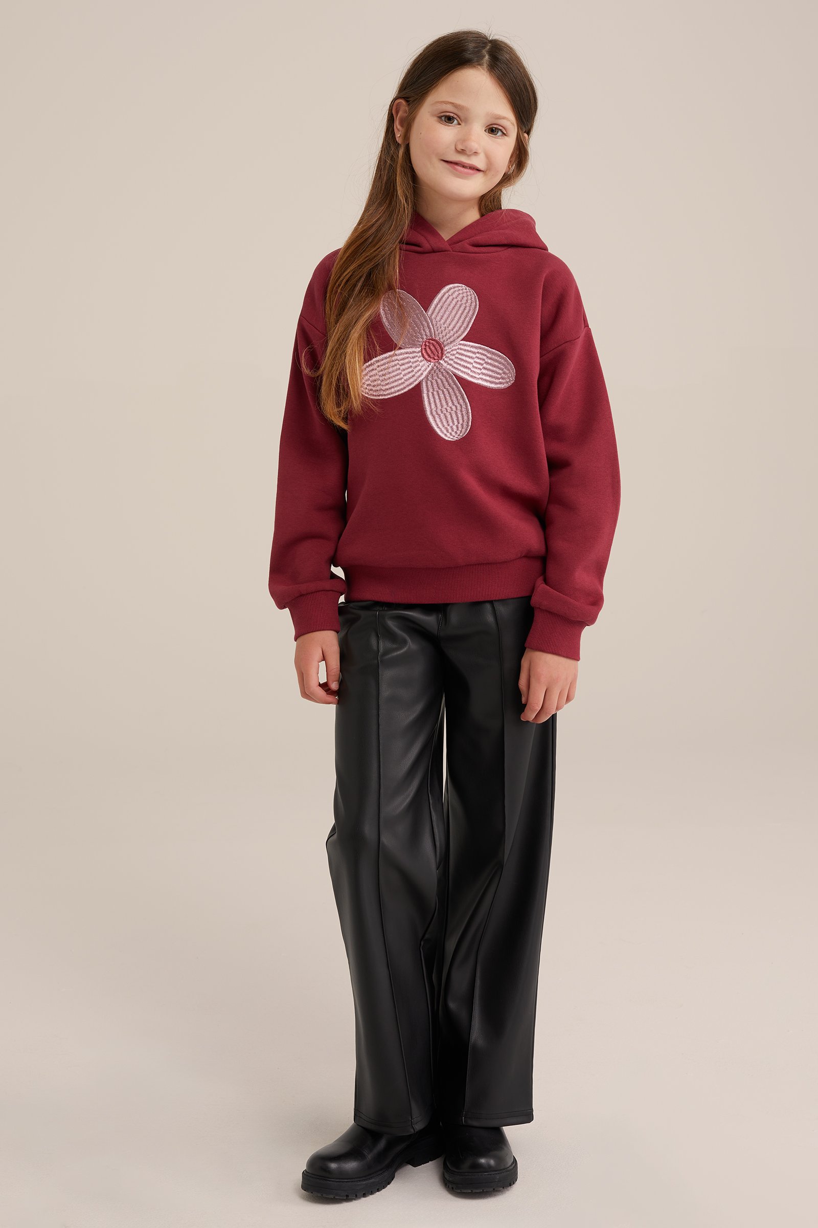 Meisjes straight fit broek van imitatieleer WE Fashion Zwart