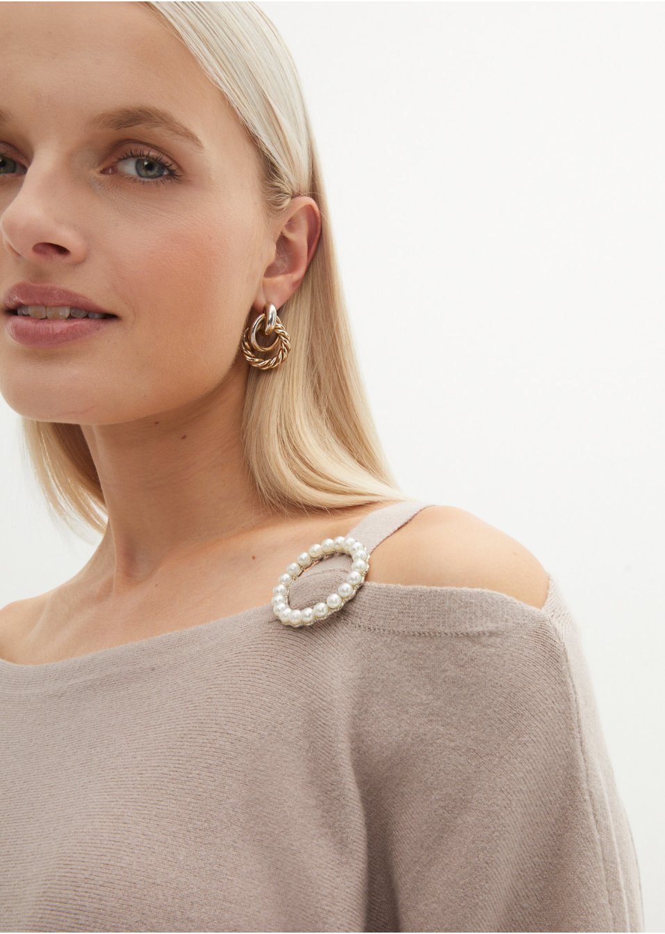 Pull avec élément décoratif