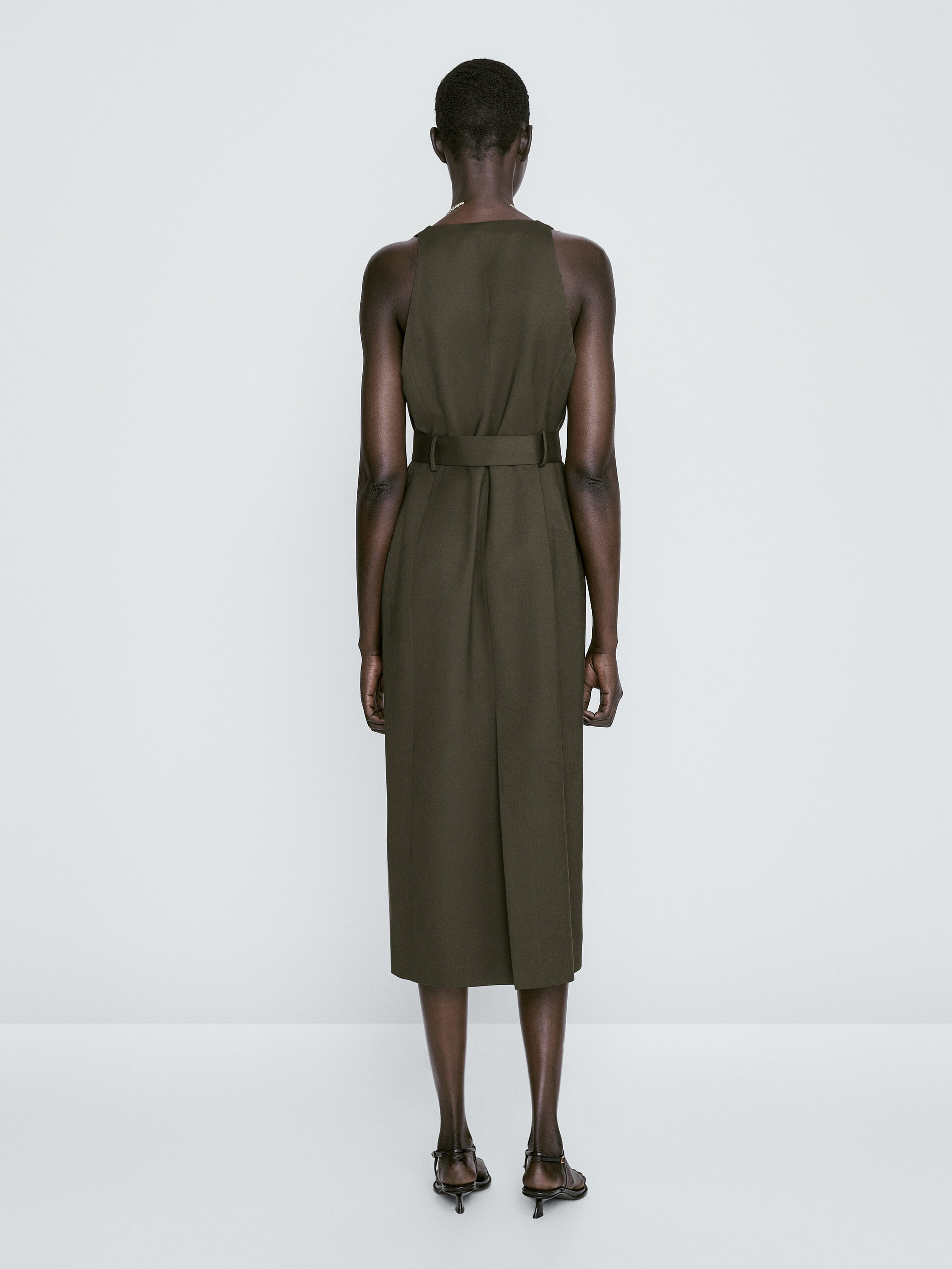 Vestido midi sob medida com cinto - cáqui
