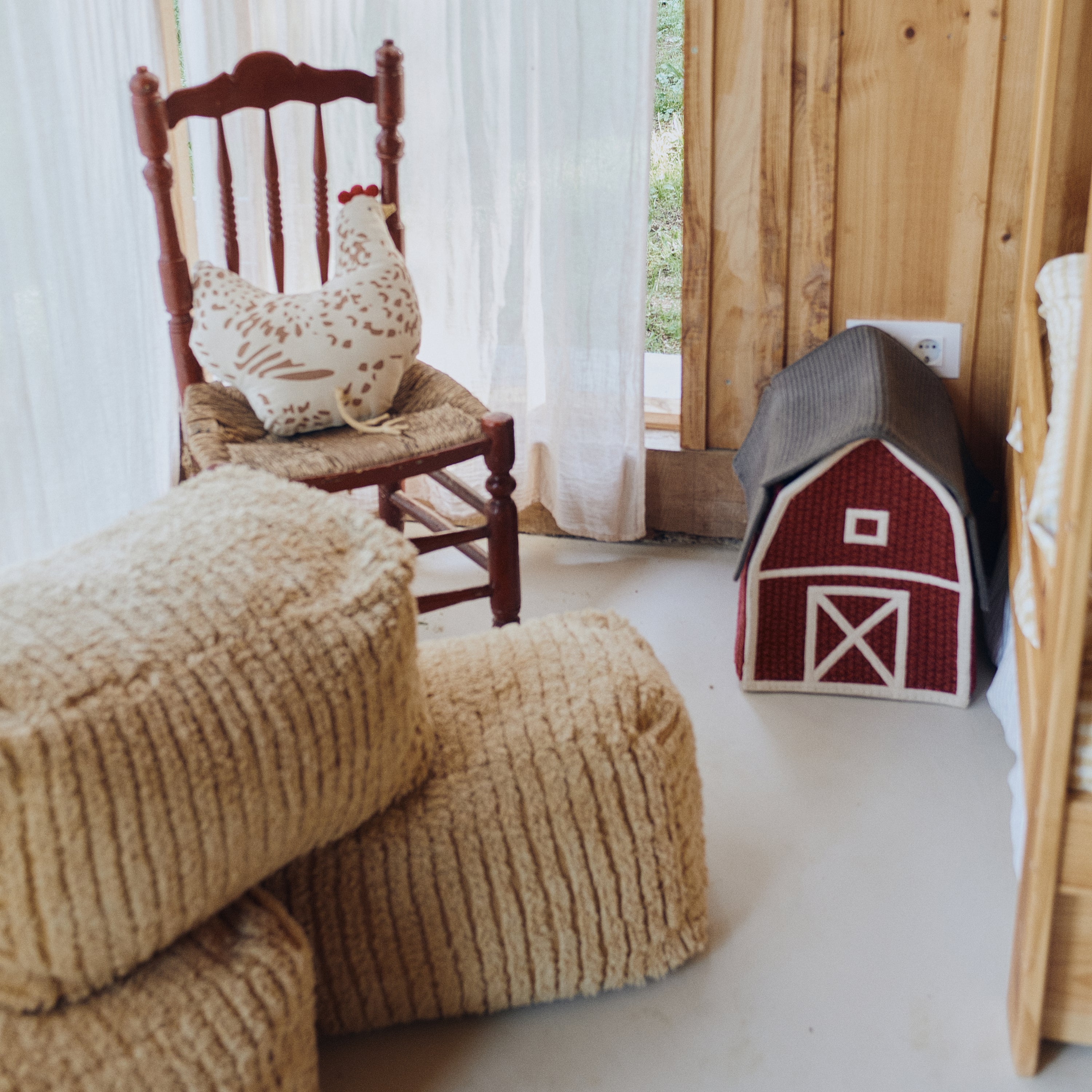 Lorena Canals Farm Poef - Hooiberg