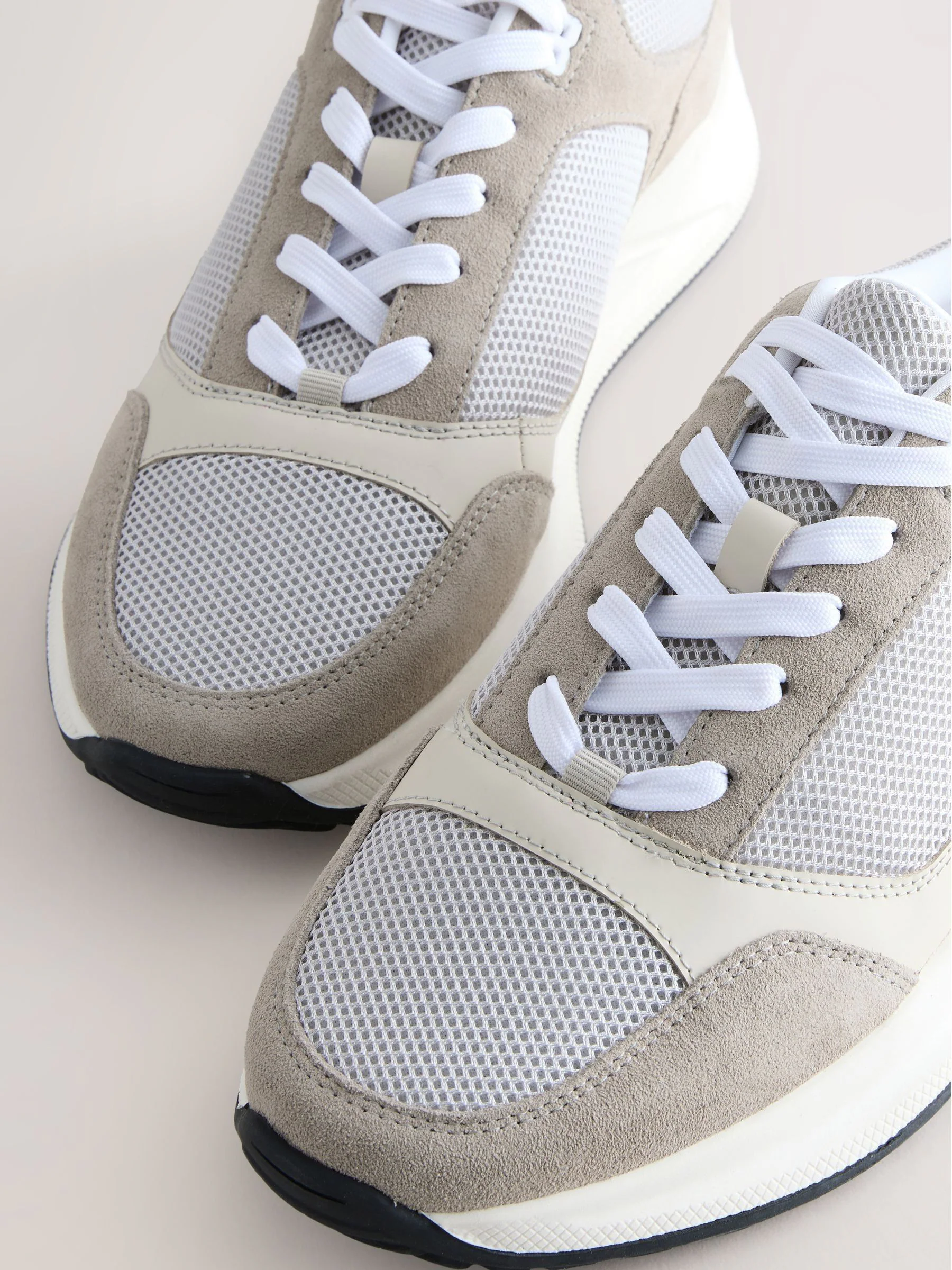 Neutraal - Chic-casual vetersneakers
