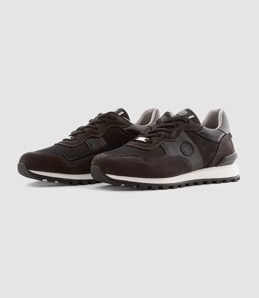Sneakers en cuir noir 