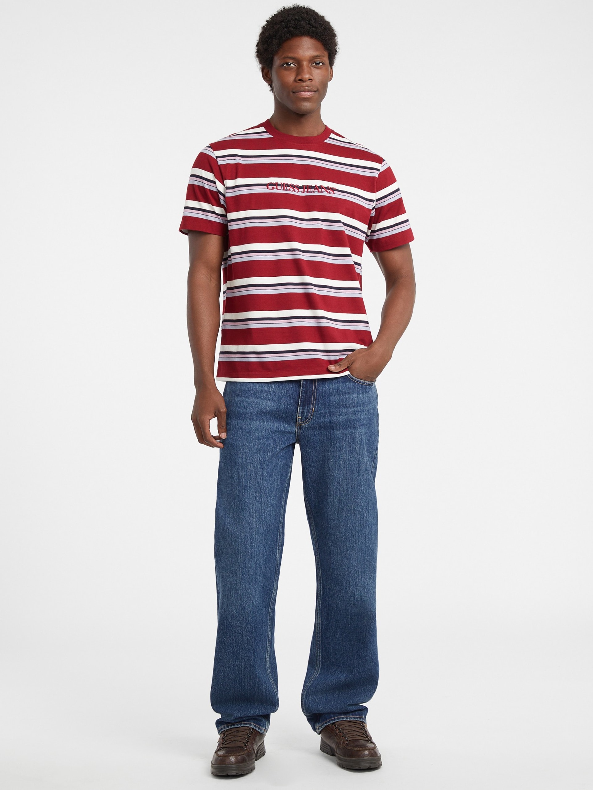 Camiseta regular com listras e logotipo bordado